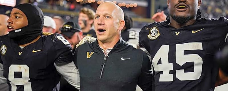 Clark Lea Wins Second Coach of the Year Award