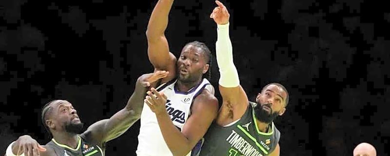 Wolves snap strange streak against Kings; Jaden McDaniels avoids injury