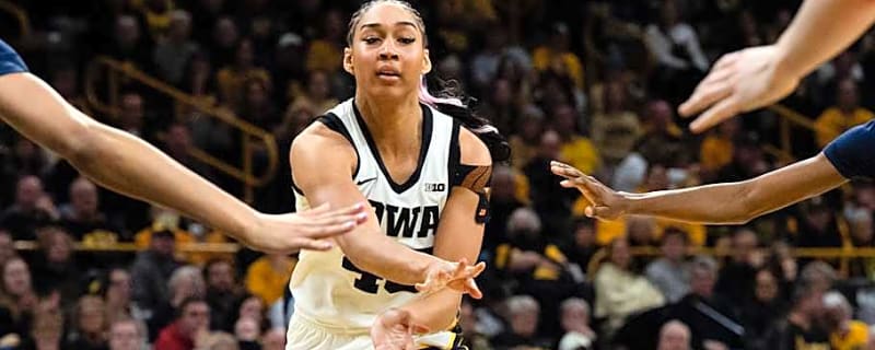 Iowa vs. Illinois Predictions: Hannah Stuelke Makes History