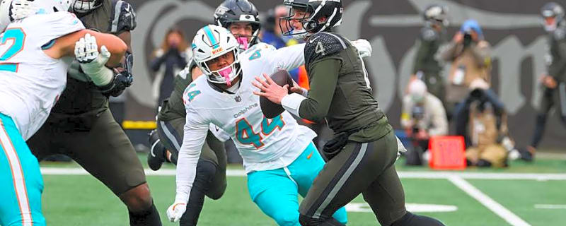 Examining the Dolphins' Complicated History with Ex-Jets QBs