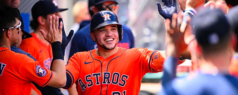 MLB Insider Believes Power-Hitting Catcher is Astros&#39; Best Trade Candidate