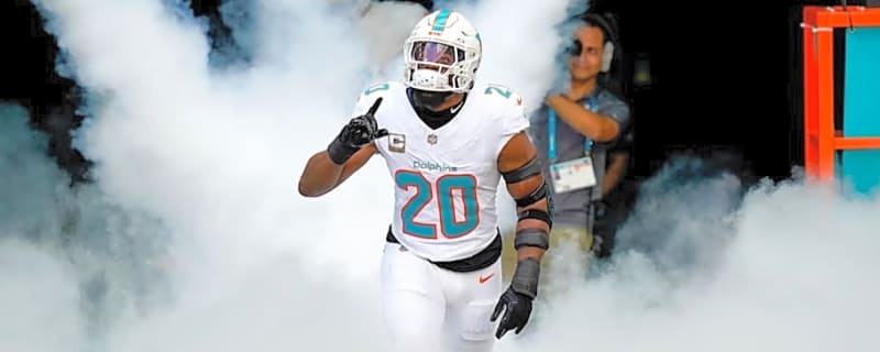 Pros and Cons of the Dolphins Extending Jordyn Brooks