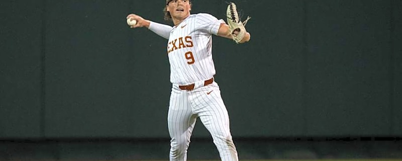 Texas Longhorns Outfielder Set to Enter Transfer Portal