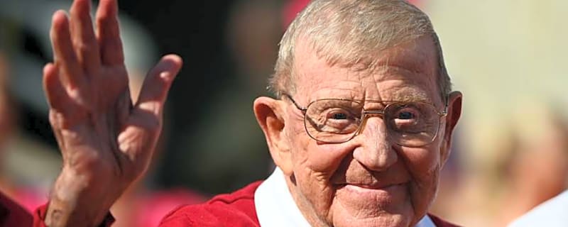 Arkansas welcomes home coaching legend for Notre Dame game in Fayetteville