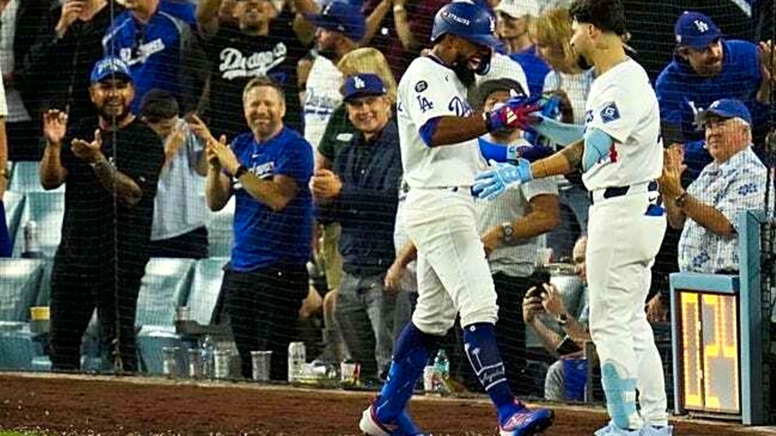 Dodgers get off to fast start in Game 1 triumph over Reds