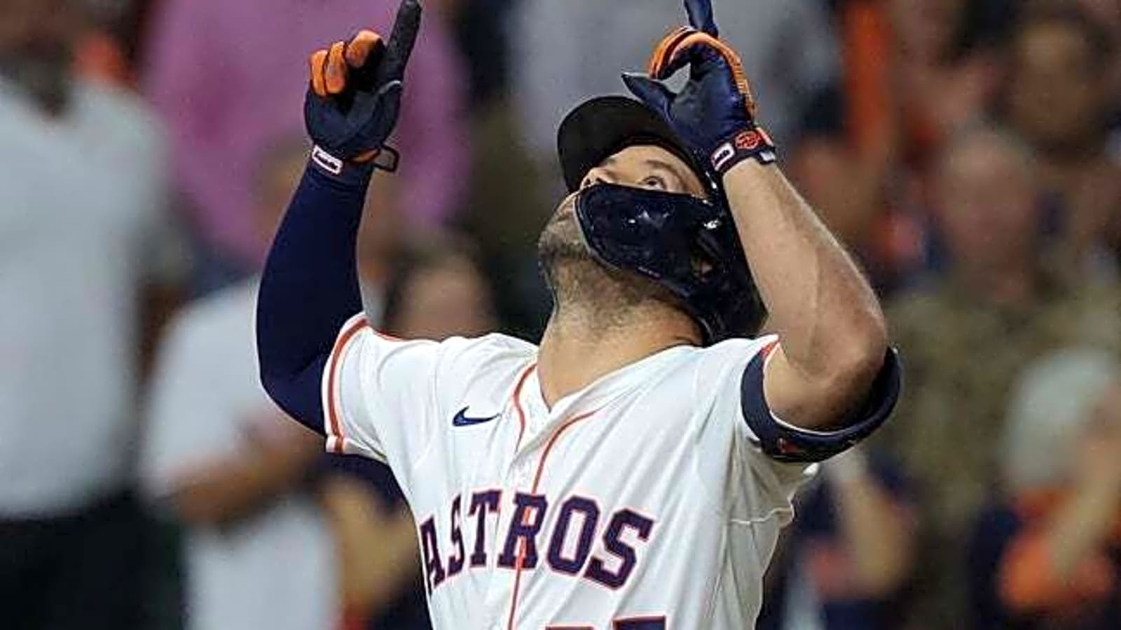 Astros take season series from Rangers, move back atop AL West