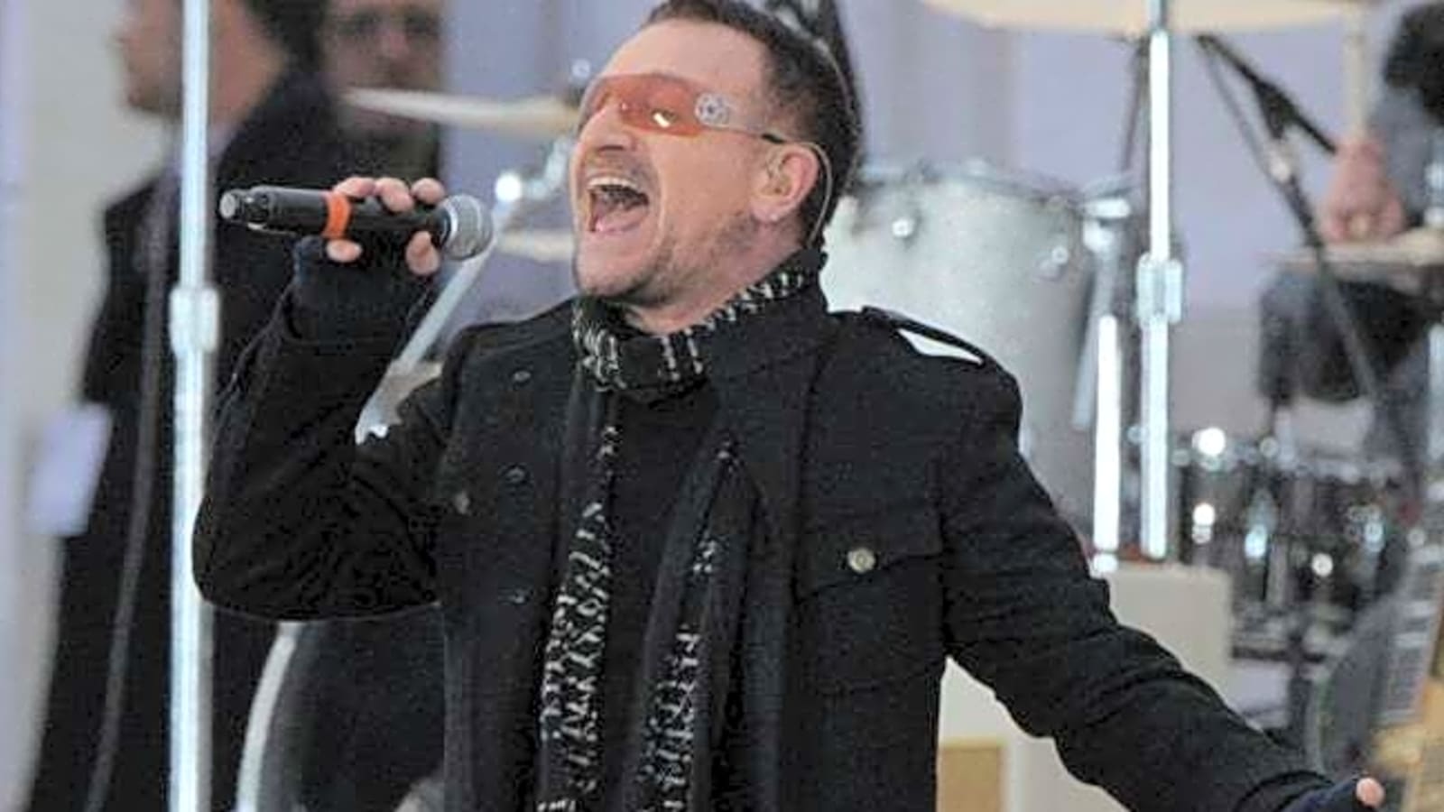 U2 to perform at halftime on NFL's Thanksgiving Eve game