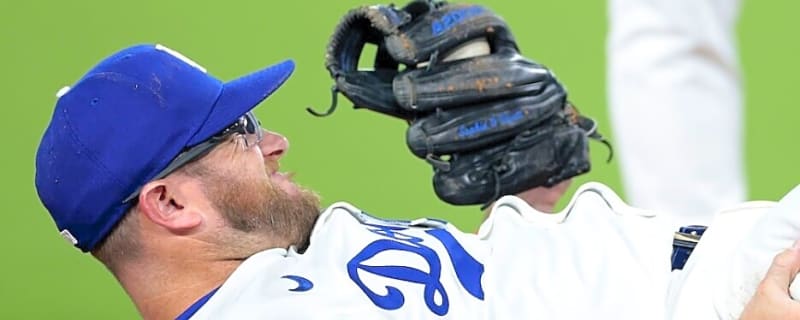  Max Muncy’s Bone Bruise Might Carry Over Into 2026 Season