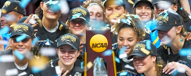 Dave Roberts Congratulates UCLA Women’s Basketball Team After Winning National Championship