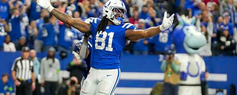 Colts Bring Back Controversial TE on One-Year Deal