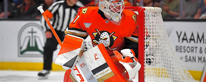 Dostal to remain starting goalie for Ducks despite playoff struggles
