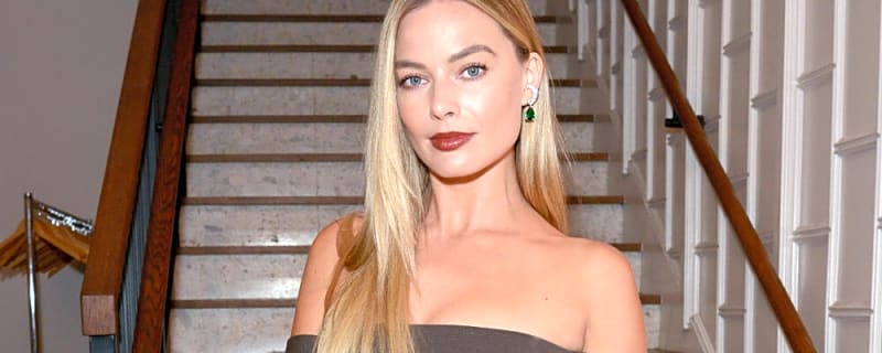 Margot Robbie to star in Tim Burton&#39;s Attack Of The Fifty Foot Woman remake