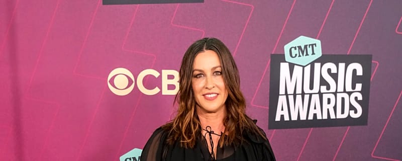Alanis Morissette credits 'women's intuition' for discovering major theft