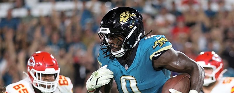Jaguars LB Devin Lloyd makes history with 'MNF' pick-six