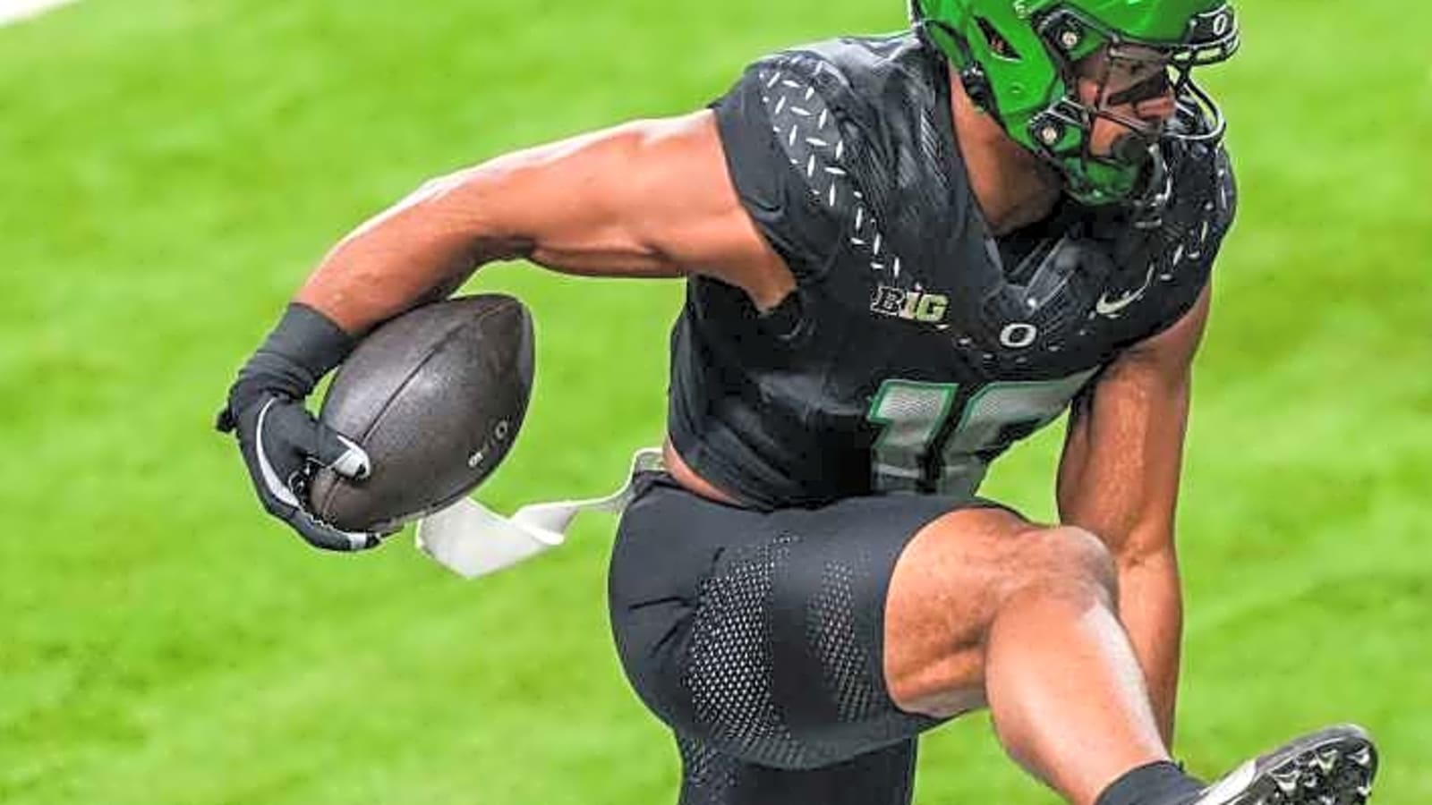 Oregon Ducks represented on Dane Brugler’s initial Top 50 Draft Board: Ducks star pass rusher, tight end, and new transfer offensive tackle could be early round draft picks in the NFL