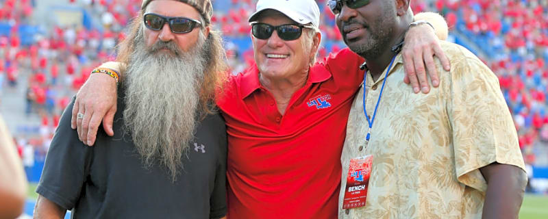Duck Dynasty Star & Former College Football QB Passes Away On Sunday