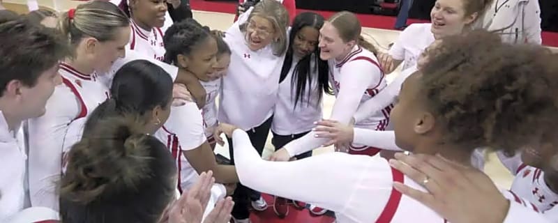 Wisconsin Badgers visit Illinois Fighting Illini before difficult four-game stretch