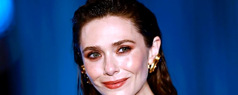 Elizabeth Olsen Says Growing Up in the Shadow of Sisters Mary-Kate & Ashley Was ‘Chaotic’