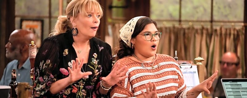 ‘Happy’s Place’ Premiere: Star Melissa Peterman Teases Emmett’s Secret Will ‘Ripple Through’ Season 2