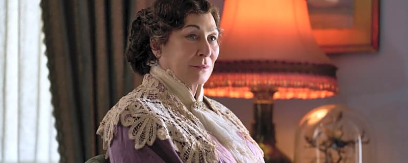 ‘Towards Zero’: Anjelica Huston Compares Agatha Christie Role to Morticia Addams