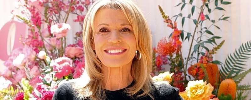 Vanna White Gatecrashes ‘Wheel of Fortune’ Fans’ Wedding & Walks Bride Down the Aisle