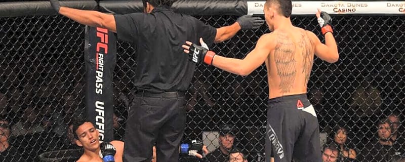 Charles Oliveira confronts Max Holloway after being told he ‘quit’ in their first clash