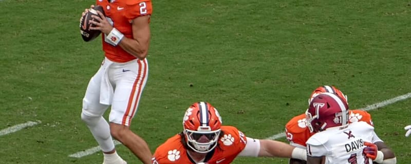 Eagles Mock Draft: Team Selects Future Hall of Famer’s Replacement