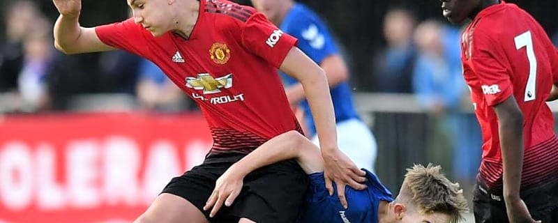 Rhys Bennett leaves Old Trafford for good and will now team up with a ‘top’ Man Utd loanee