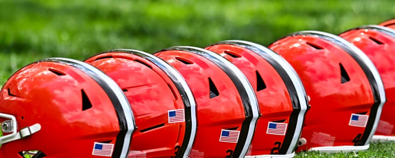 Ex-Cleveland Browns Star Running Back Announces Retirement Out Of Nowhere At 27 Years Old