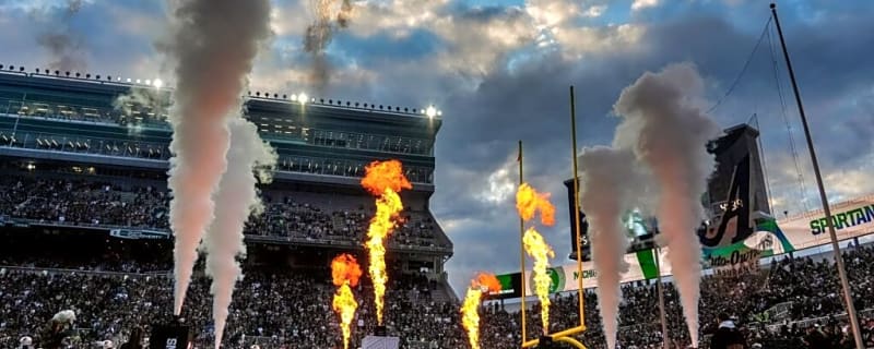 Heart Beloved College Football Mascot Tragically Passes Away—Fans Are Absolutely Devastated