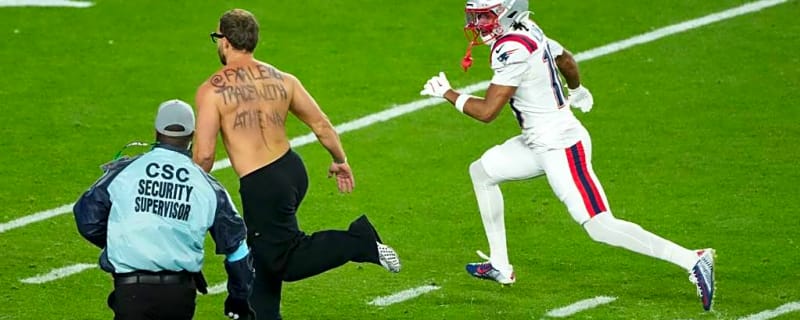 Patriots’ Kyle Williams nearly takes out streaker during Super Bowl LX