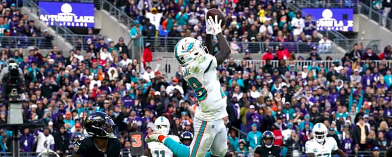 De’Von Achane Seeks New Deal as Dolphins Stand Firm on Keeping Him Long-Term