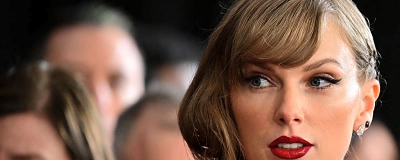 Taylor Swift Brings Holiday Cheer and $600 Tips to Chiefs Game Workers