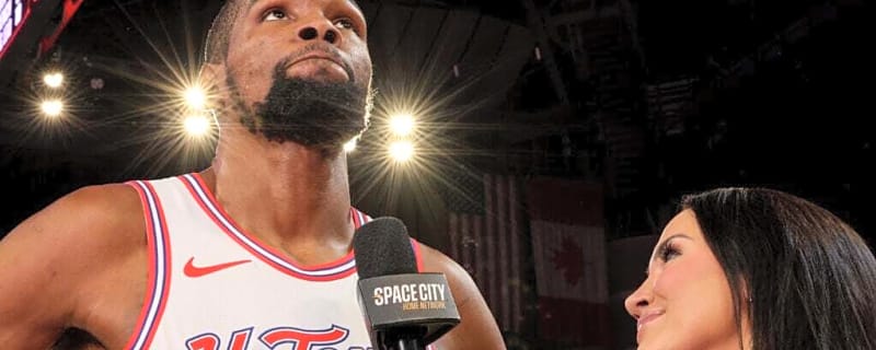 Kevin Durant reacts after passing Dirk Nowitzki on NBA all-time scoring list