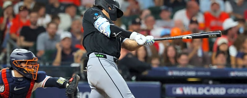 White Sox Shock Astros in Game 1 as Chicago Takes Control of Wild Card Series!
