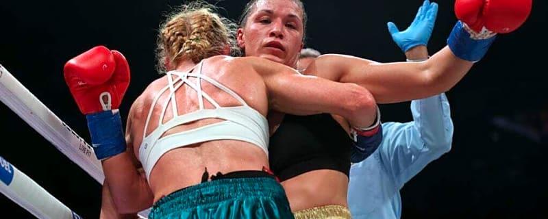 Former UFC champion loses boxing world title fight in unceremonious fashion