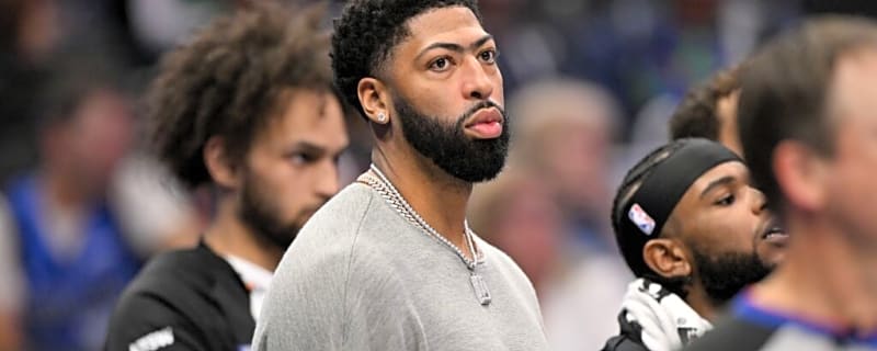 Anthony Davis Trade Buzz Builds as Mavericks Weigh Their Future