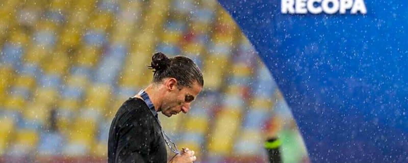 Flamengo sack Filipe Luis despite 8-0 win amid Chelsea interview link