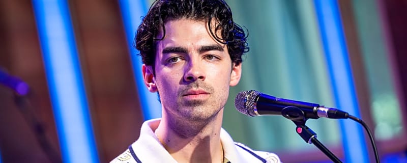 Joe Jonas Responds After Viral Video Shows Him Picking Nose Backstage