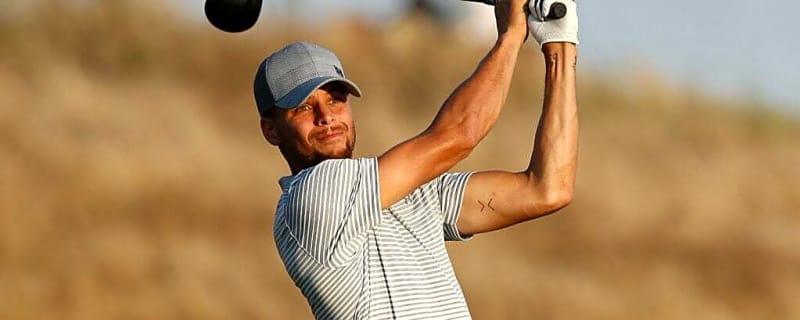 What happened when Steph Curry made his debut in a professional golf tournament in 2017