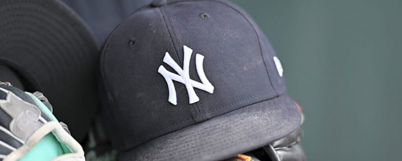 Controversial Former Yankees Pitcher Signs With NL Team