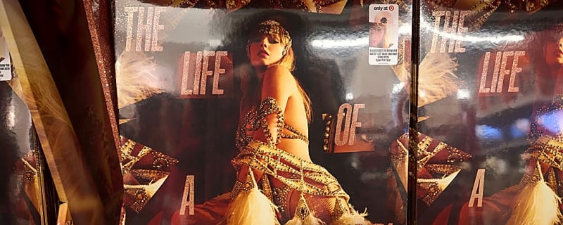 Taylor Swift&#39;s New Song &#39;Actually Romantic&#39; Sparks Feud Theories About Kim Kardashian