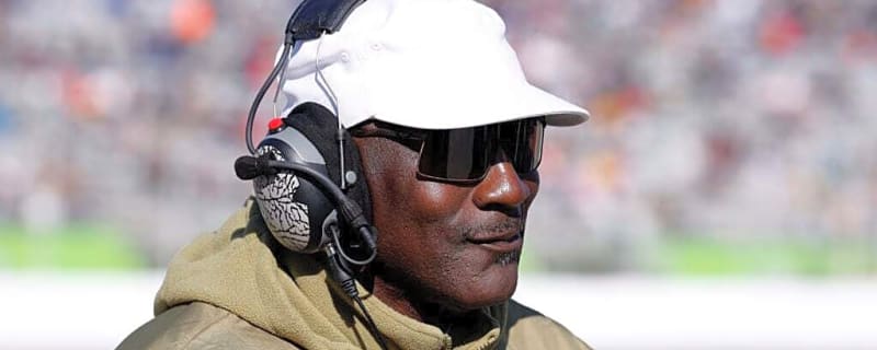 Magic Johnson sends message to Michael Jordan after historic NASCAR start