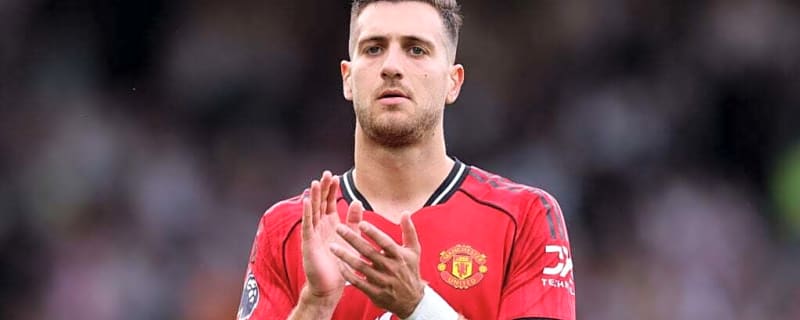 Manchester United tracking three La Liga right-backs amid doubts over Diogo Dalot