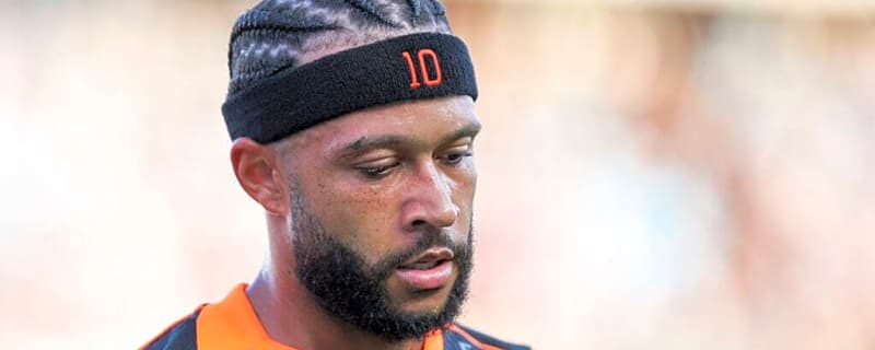 Memphis Depay defends getting caught with a phone on bench during Corinthians vs Flamengo match