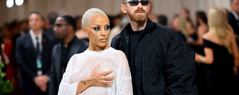 Doja Cat Shuts Down Fan Complaints About Her Tour Opener With Fierce Online Response