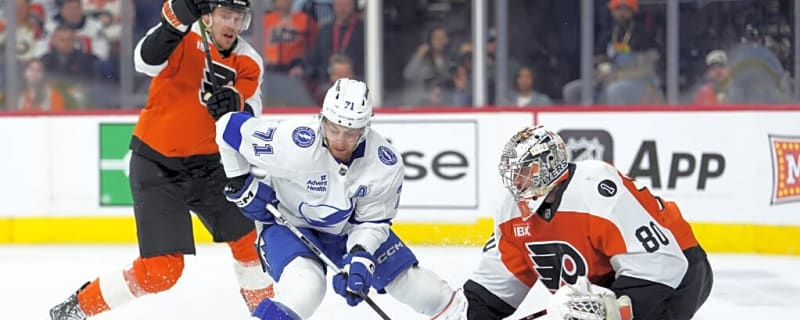 Philadelphia Flyers Starting Goalie Leaves Game