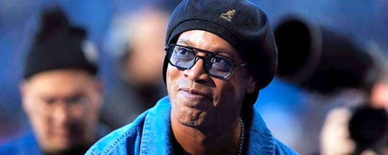 Estevao receives key words from Ronaldinho ahead of Chelsea’s biggest test