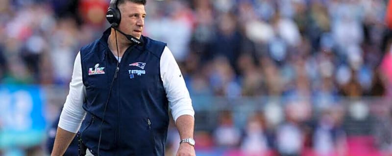Despite Super Bowl LX loss, Patriots head coach Mike Vrabel greets every fan at Foxborough