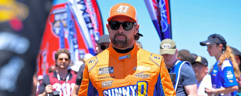 Ricky Stenhouse Jr. to Run Touching Kyle Busch Tribute Car